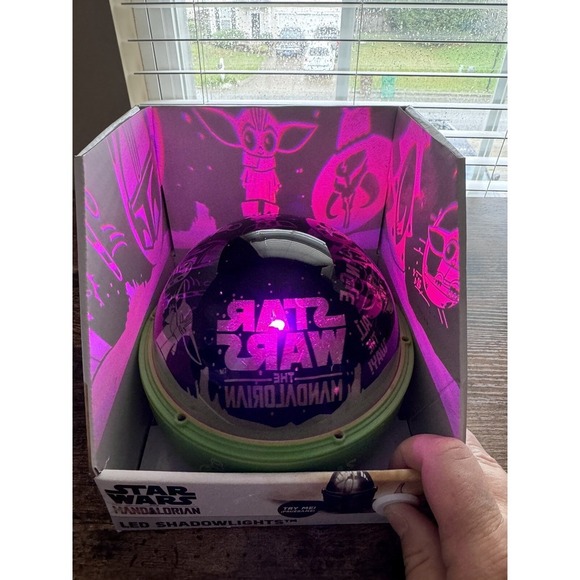 Disney's Mandalorian LED Christmas Projector 4 color Lights Star Wars Yoda New - Picture 7 of 7